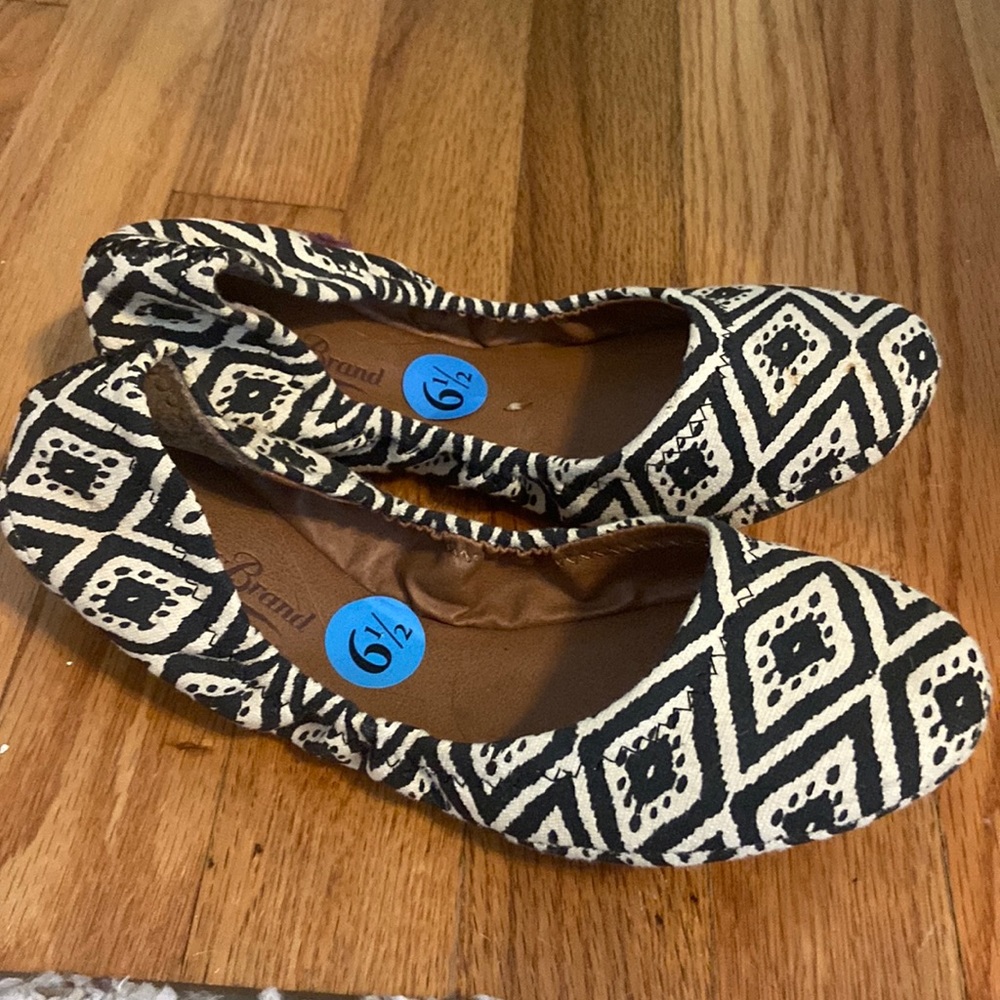 Lucky brand flats